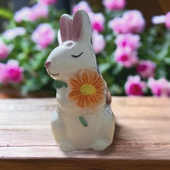 NIB! Easter Bunny Salt and Pepper Set - Picture 5 of 11